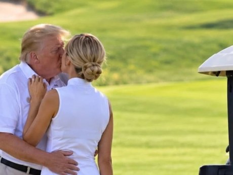 Фото Трампа з Наталі Харп назвали фальшивим у Білому домі