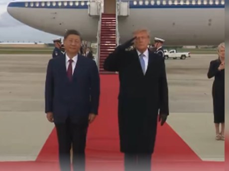 Трамп зустрів Сі Цзіньпіна на військовій базі: доріжка й салют