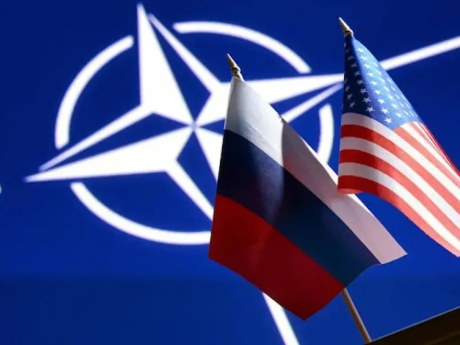 НАТО укріплює східний фланг ровами, бункерами та мінними полями