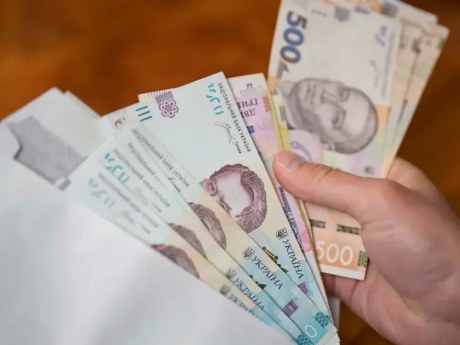 Допомога 10 800 гривень: хто зможе подати заявку у вересні