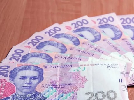 Як Україна готувала гривню: 128 контейнерів і таємна операція