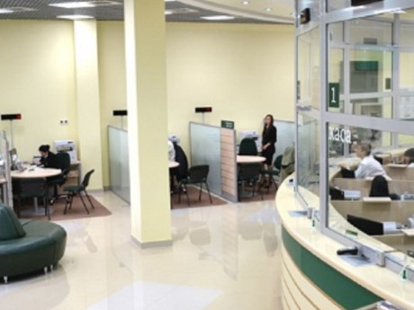 Банки України закрили 61 відділення, а Ощадбанк продовжив картки