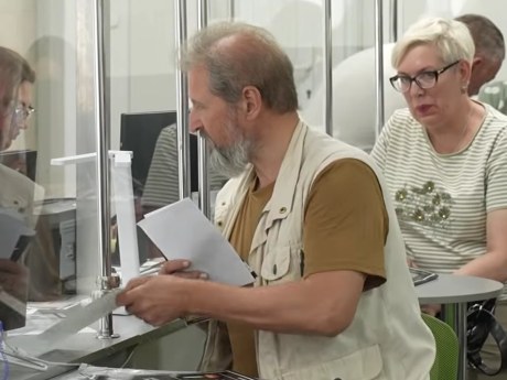 Хто в Україні може вийти на пенсію до 60 років: умови